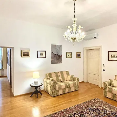 Nest In - A Nest In The Of For 6 קומו