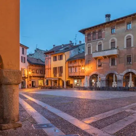 Nest In - A Nest In The Of For 6 *